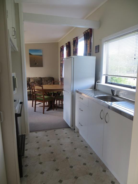 Big Bay Holiday Park Awhitu Room photo