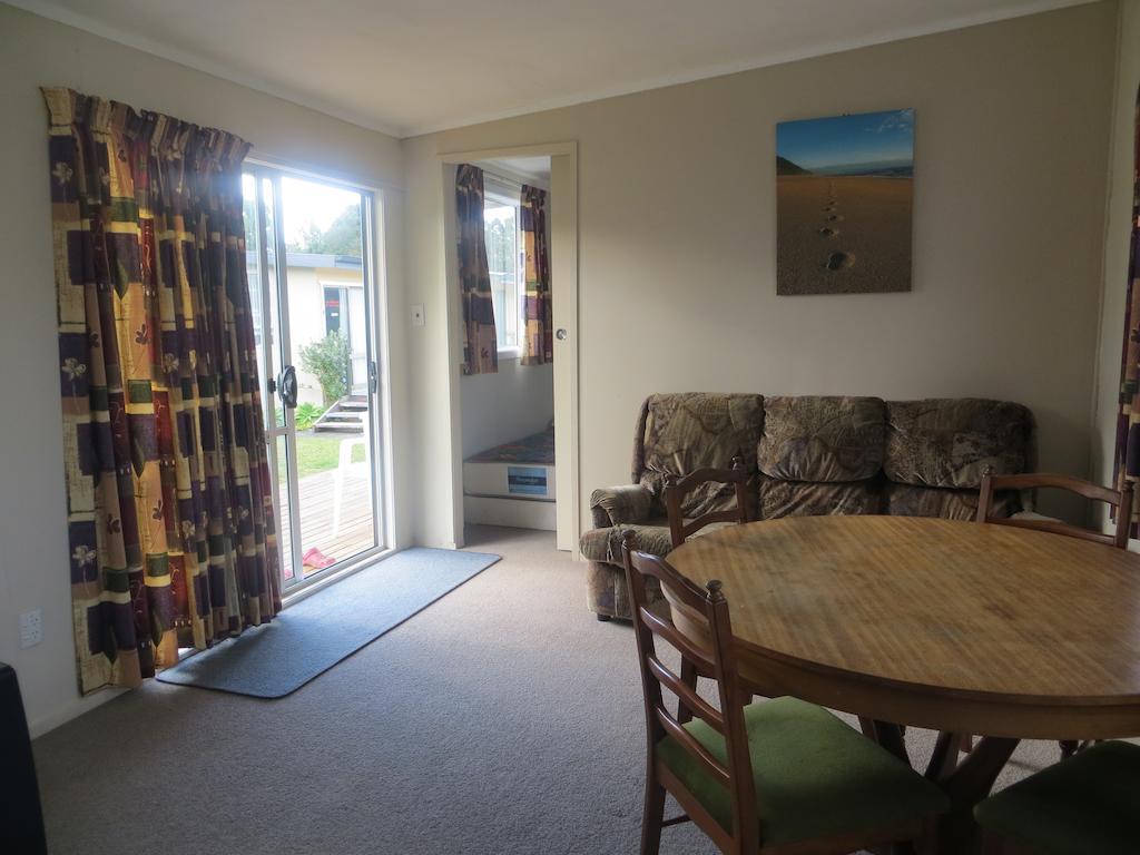 Big Bay Holiday Park Awhitu Room photo