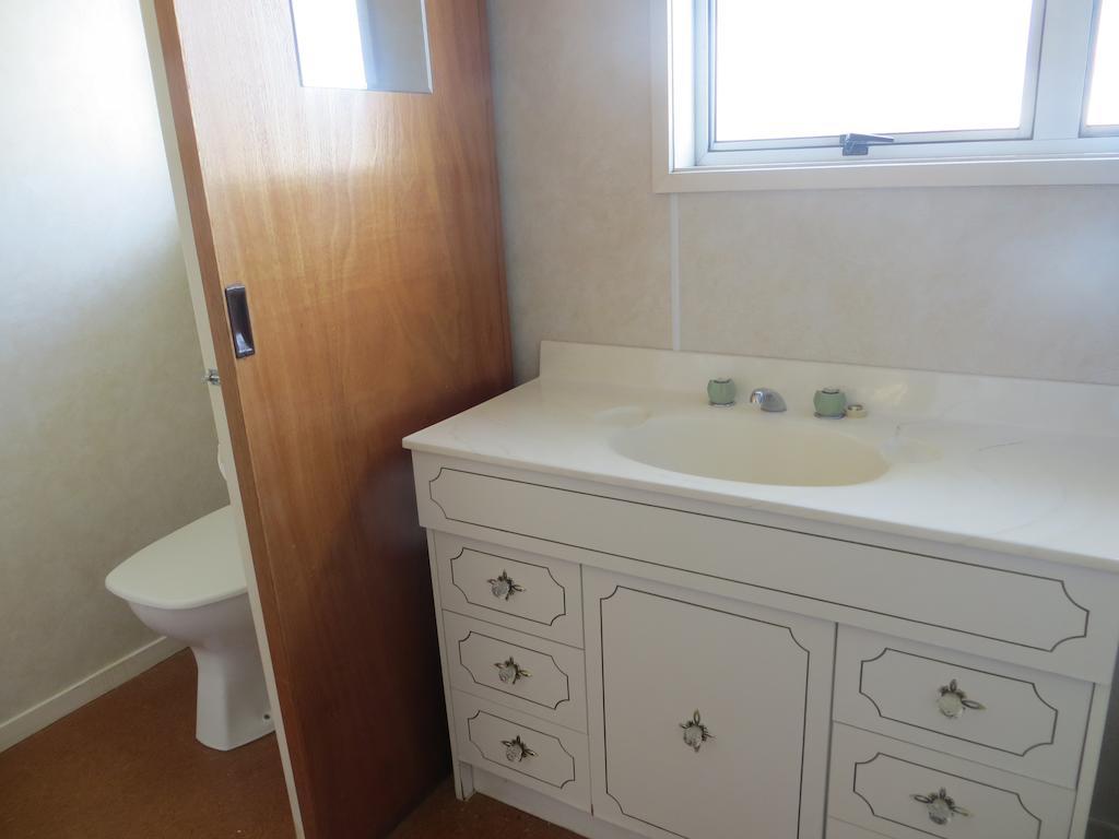 Big Bay Holiday Park Awhitu Room photo