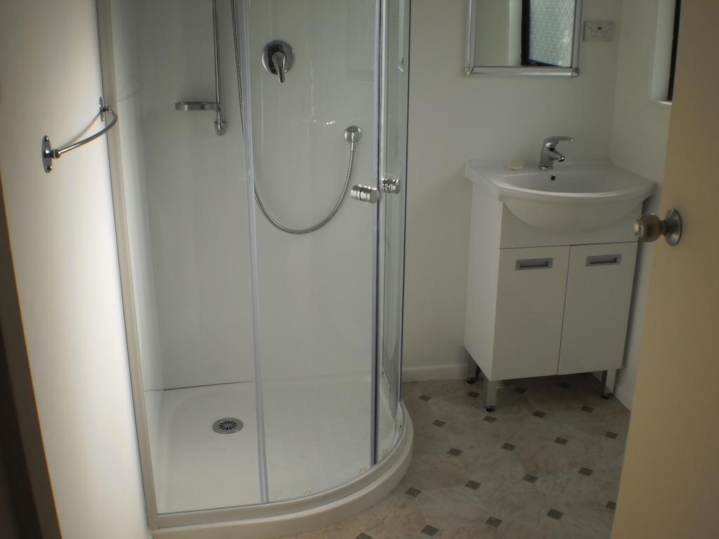 Big Bay Holiday Park Awhitu Room photo