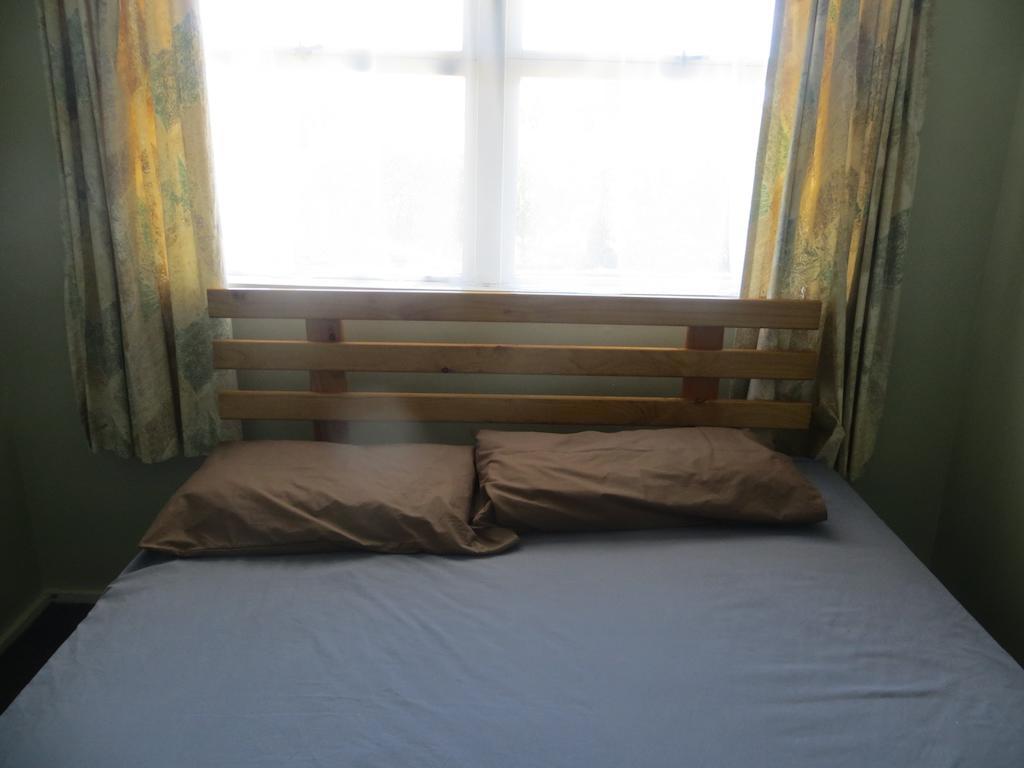 Big Bay Holiday Park Awhitu Room photo