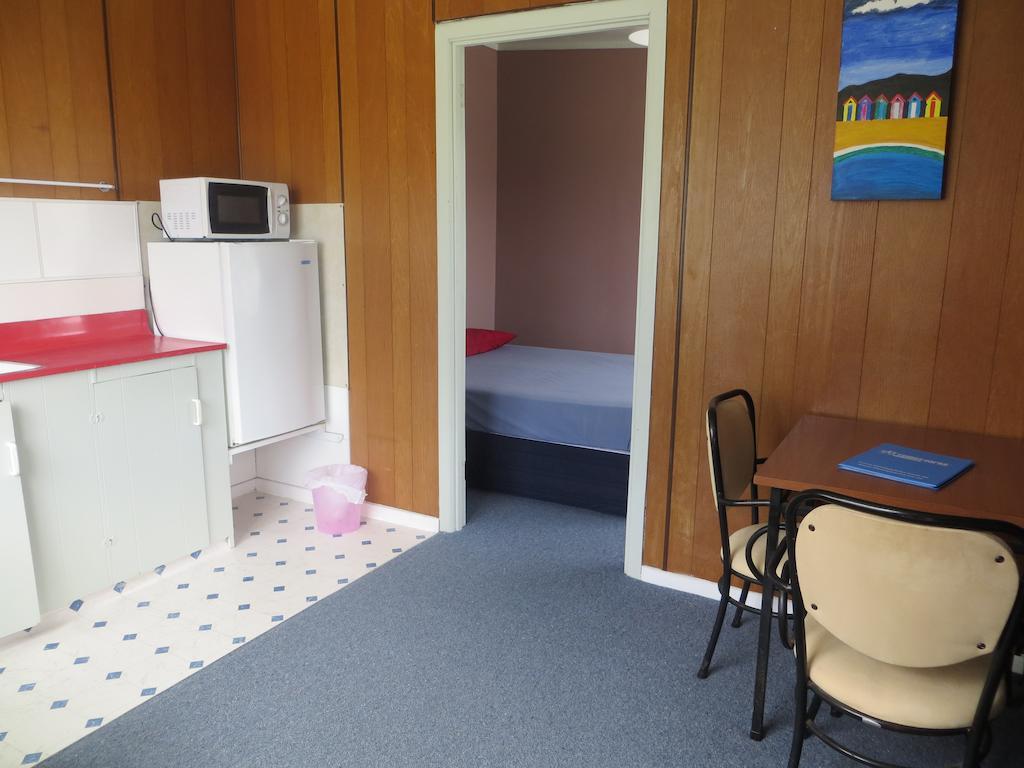 Big Bay Holiday Park Awhitu Room photo